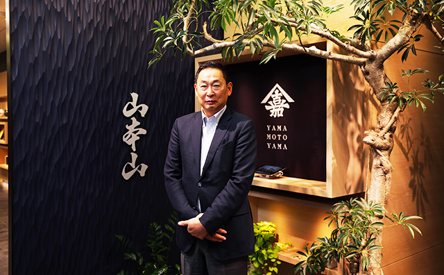 山本嘉一郎氏