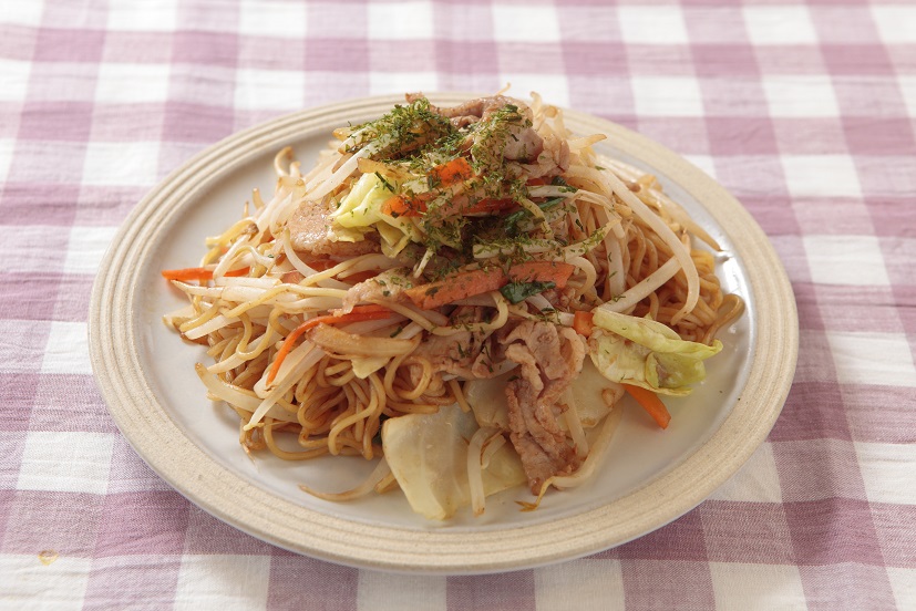 電子レンジで作る「カット野菜で焼きそば」