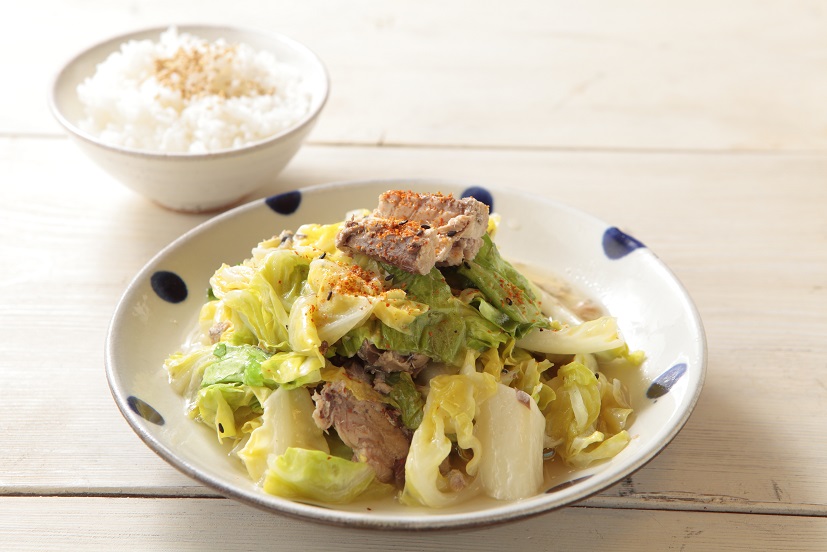 電子レンジで作る「サバ缶とキャベツの煮物」