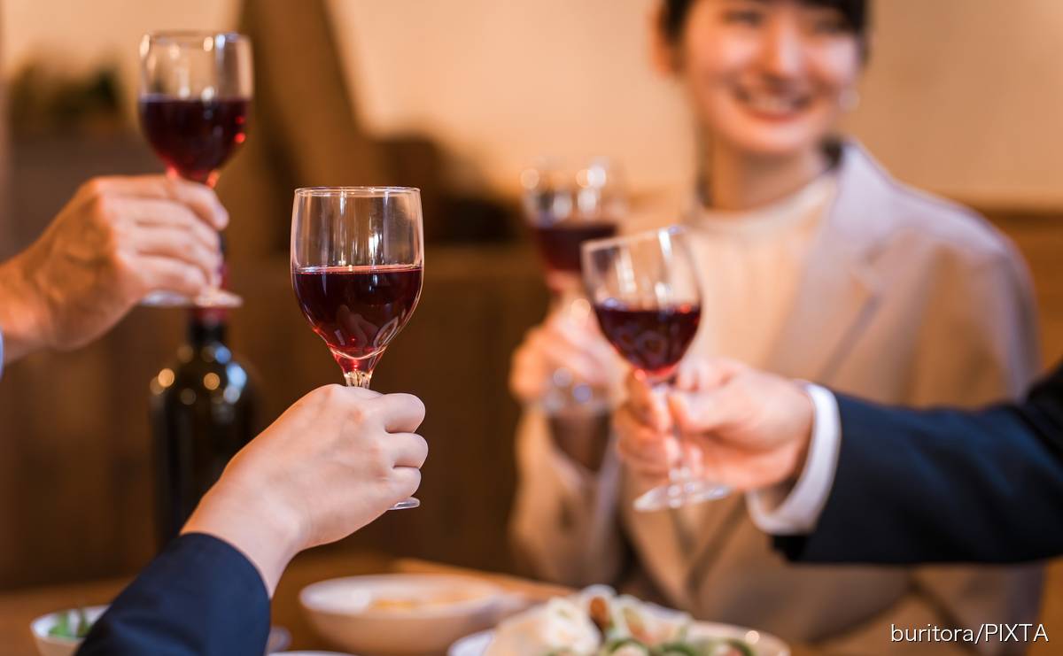 「酒は少量なら体にいい」はもう通用しない...医師が教える50代の正しい飲み方